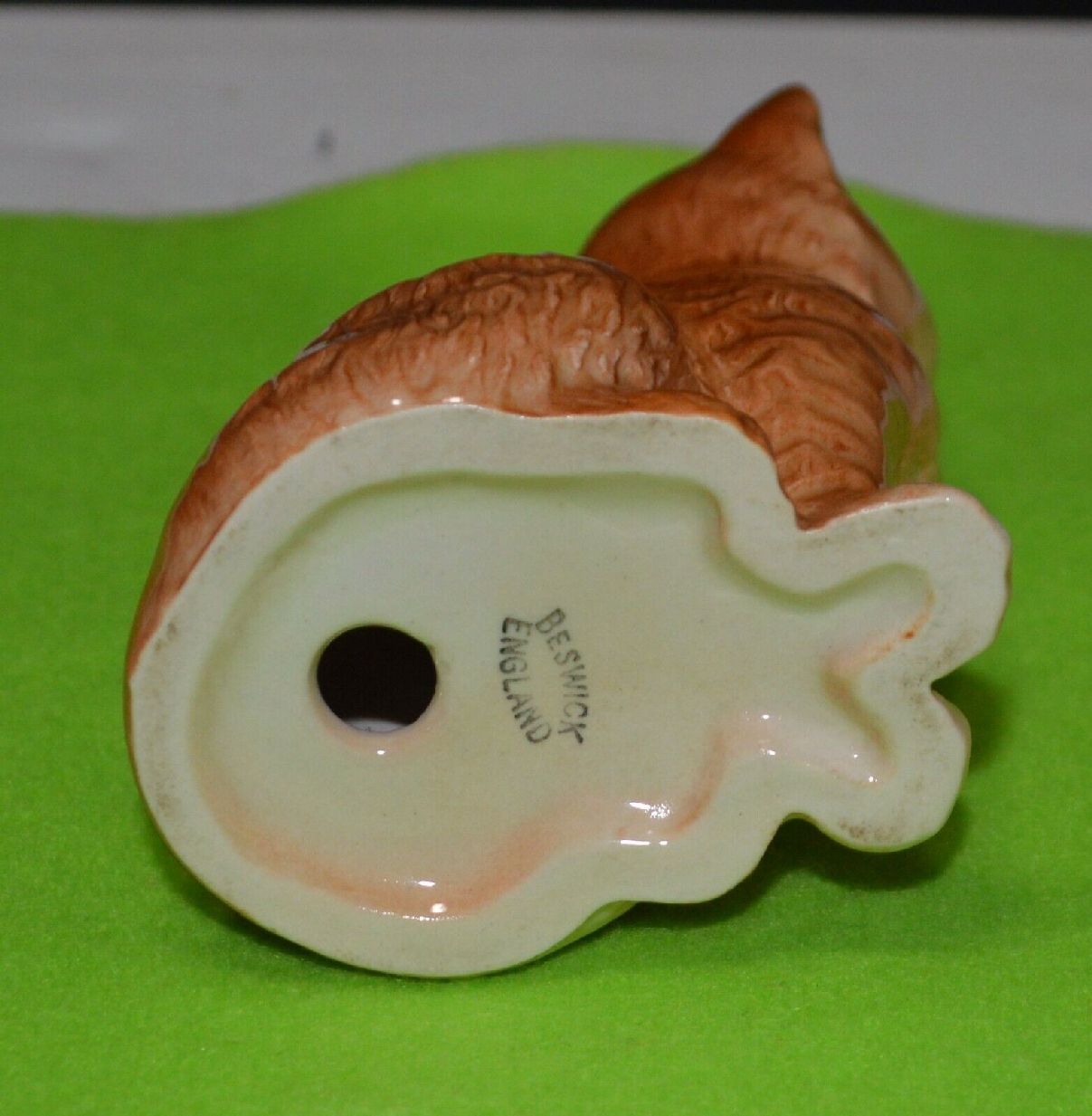 The model is 1886 and there is a printed "Beswick England" on the underside.