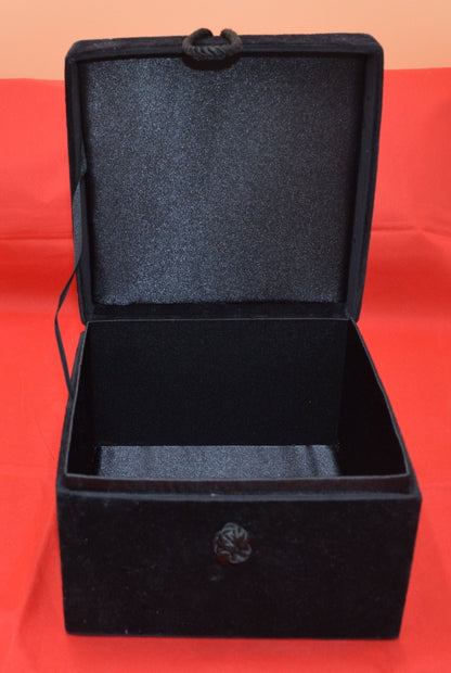 BLACK AND WHITE KEEPSAKE/JEWELLERY BOX(PREVIOUSLY OWNED) GOOD CONDITION - TMD167207