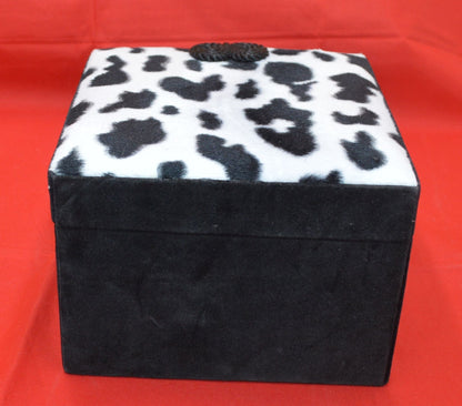 BLACK AND WHITE KEEPSAKE/JEWELLERY BOX(PREVIOUSLY OWNED) GOOD CONDITION - TMD167207