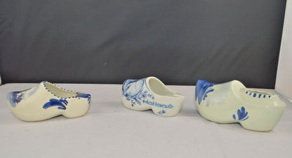 BLUE AND WHITE DELFT CLOGS & DELFT STYLE BLUE AND WHITE CLOGS PLUS SMALL VASE( PREVIOUSLY OWNED) GOOD CONDITION - TMD167207