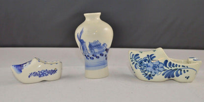 BLUE AND WHITE DELFT CLOGS & DELFT STYLE BLUE AND WHITE CLOGS PLUS SMALL VASE( PREVIOUSLY OWNED) GOOD CONDITION - TMD167207