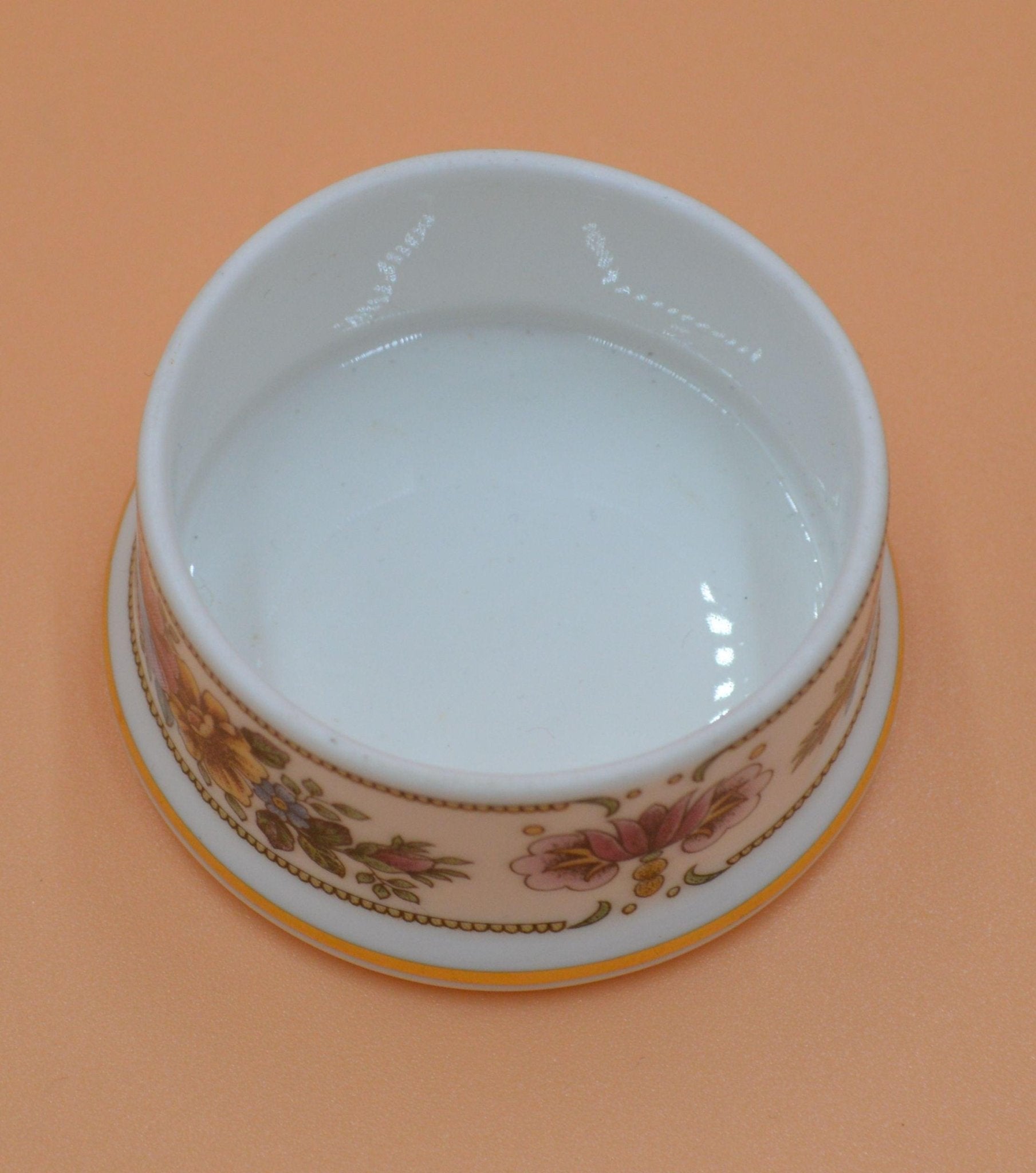 BONE CHINA STAFFORDSHIRE TRINKET POT WHITE WITH FLORAL DESIGN - TMD167207