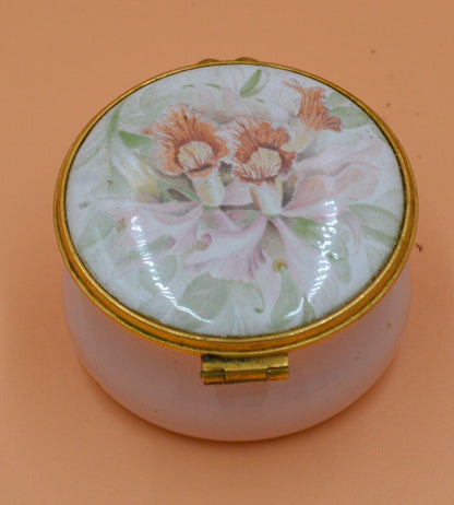 KINGSLEY ENAMELS WORCESTERSHIRE HINGED PINK TRINKET POT WITH LILIES - TMD167207