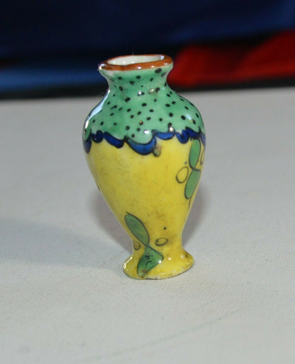 MINIATURE VASE AND MINIATURE CHAMBER POT(PREVIOUSLY OWNED) GOOD CONDITION - TMD167207