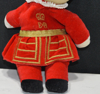 SOFT TOY BEEFEATER TEDDY BEAR( PREVIOUSLY OWNED) GOOD CONDITION - TMD167207